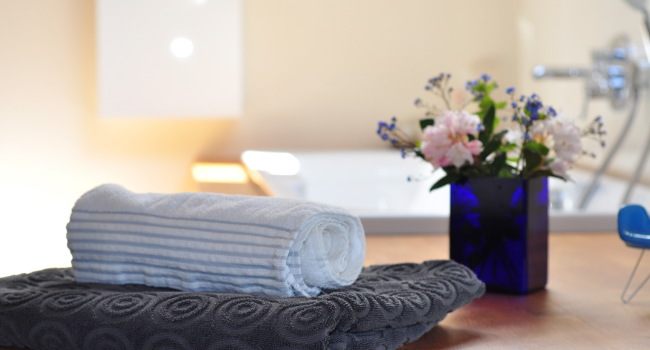 Koupelna v zemitých barvách